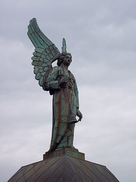 File:Angel Notre-Dame-de-Bon-Secours Chapel 1.jpg