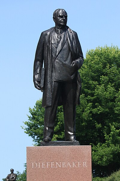 File:Diefenbaker-statue-Ottawa.jpg