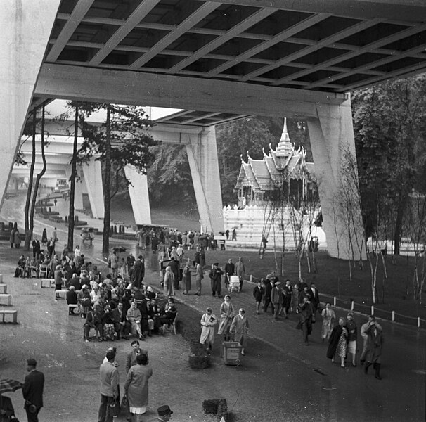 Файл:Expo58 walking bridge.jpg