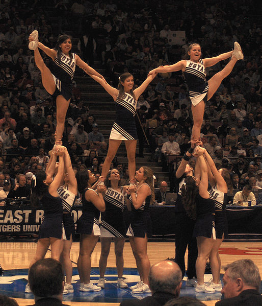 Archivo:Hoya cheerleaders.jpg