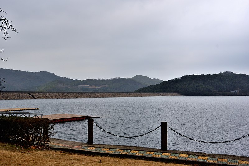 File:Jiulong Lake, Ningbo, 2017-01-27.jpg