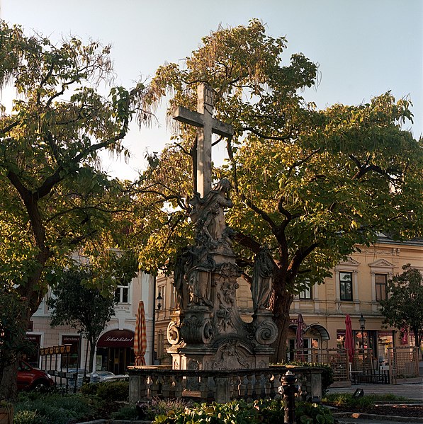 File:Pietà-Gruppe Stockerau.jpg