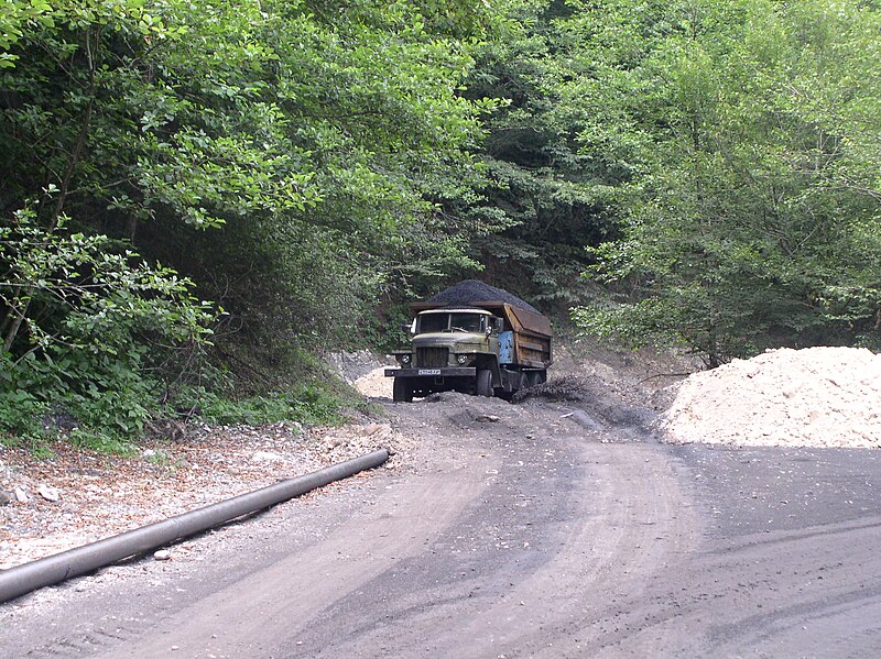 Файл:Ural with coal Tquarchal.jpg