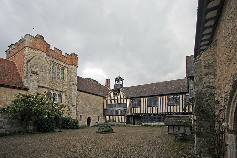 File:IghthamMoteCourtyard.jpg