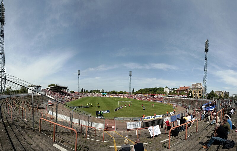 File:Kurt-Wabbel-Stadion.jpg