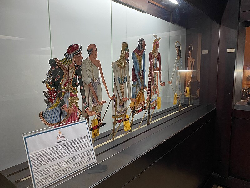 File:Wayang Wahyu.jpg