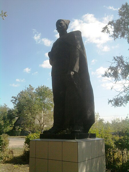 Файл:Chapayev monument, Safyany.jpg