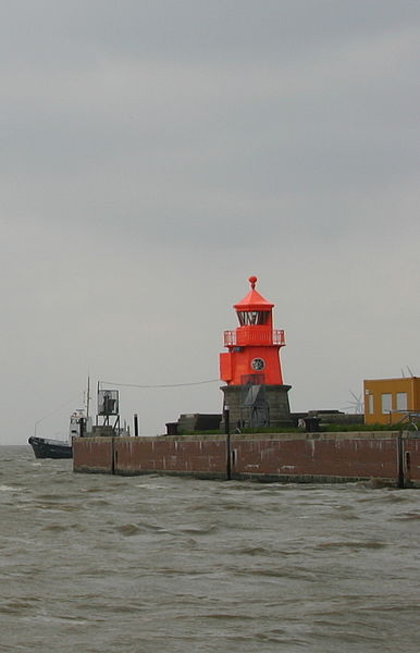 File:Leuchtturm Emden Westmole.jpg