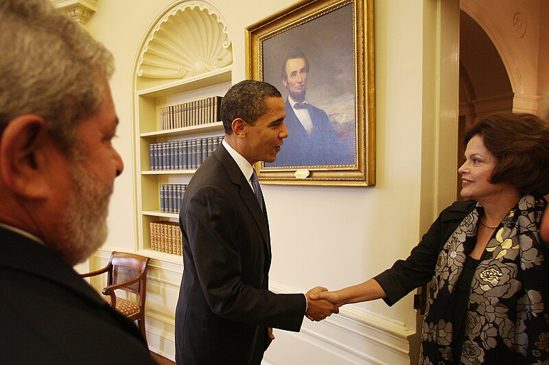 Archivo:Lula Dilma and Obama.jpg