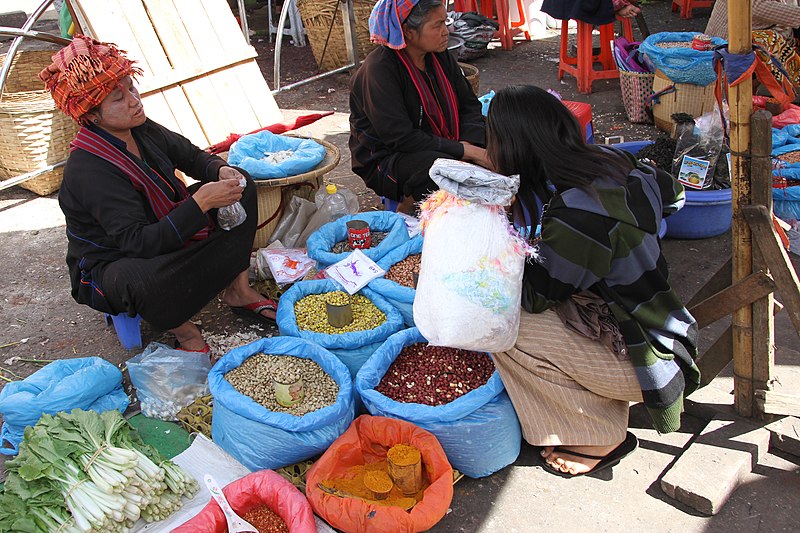 File:Taunggyi-Myo Ma-Markt-22-gje.jpg