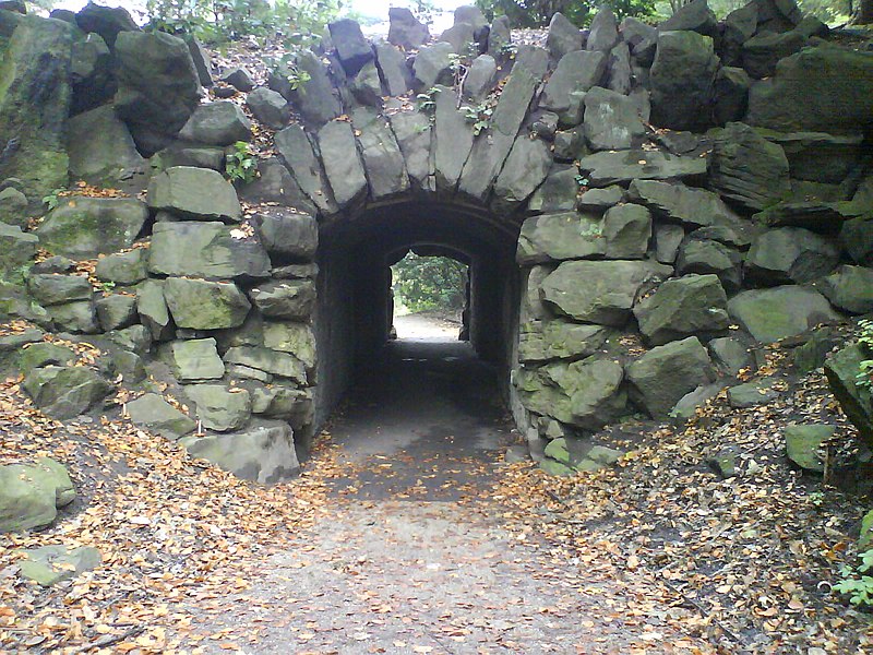 File:The Tunnel Heaton Park.JPG