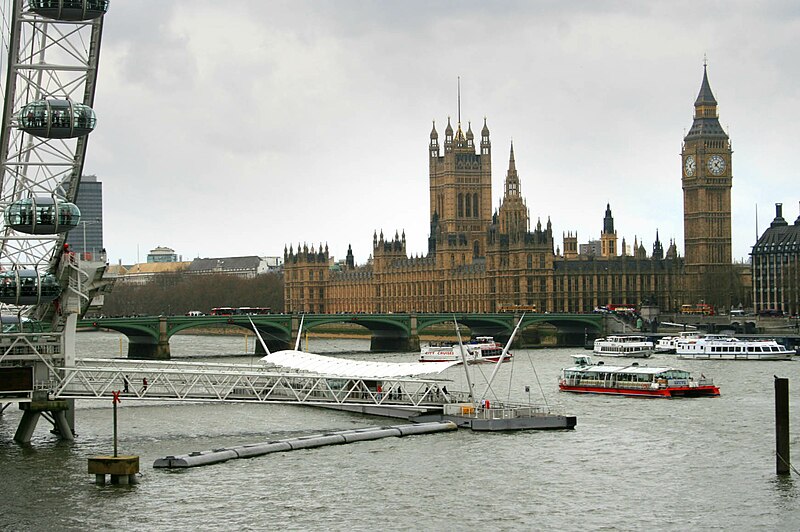 File:Waterloo Pier 1.jpg