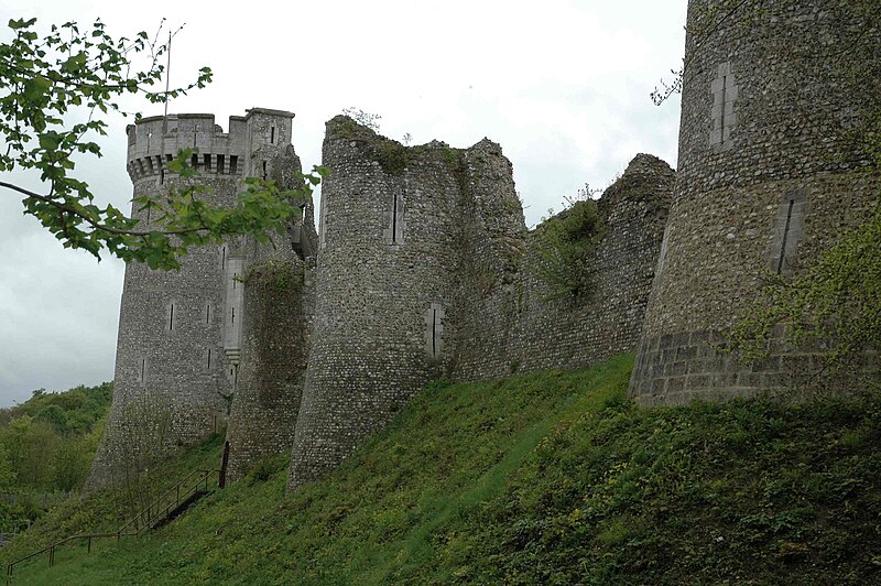 File:2014-Chateau-Robert-LeDiable.jpg