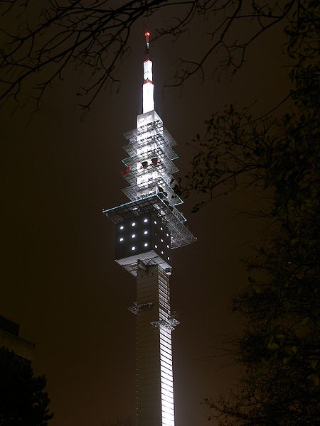 Archivo:Hannover - Fernsehturm Spitze.jpg