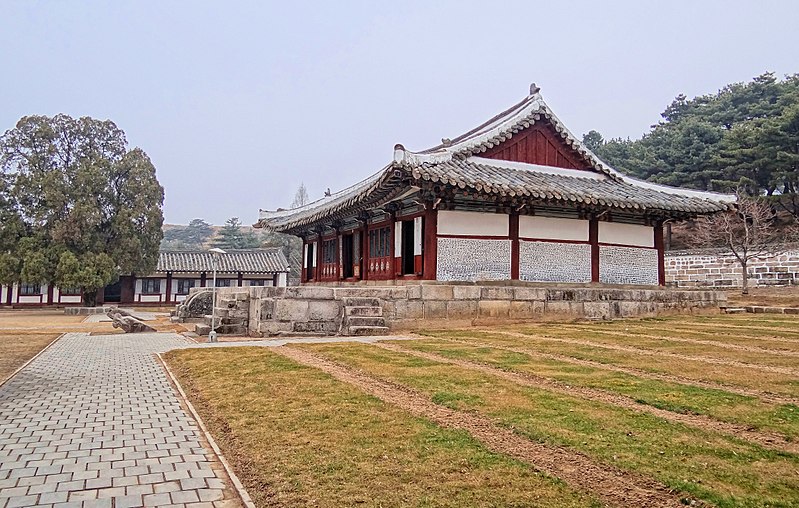 File:Kaesong-Museum-Building-2014.jpg