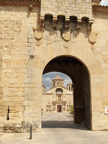 Archivo:Spain PobletMonastry Entrance.jpg