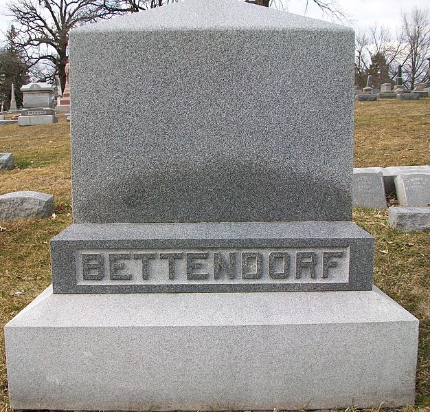 File:Bettendorf Grave 2.jpg