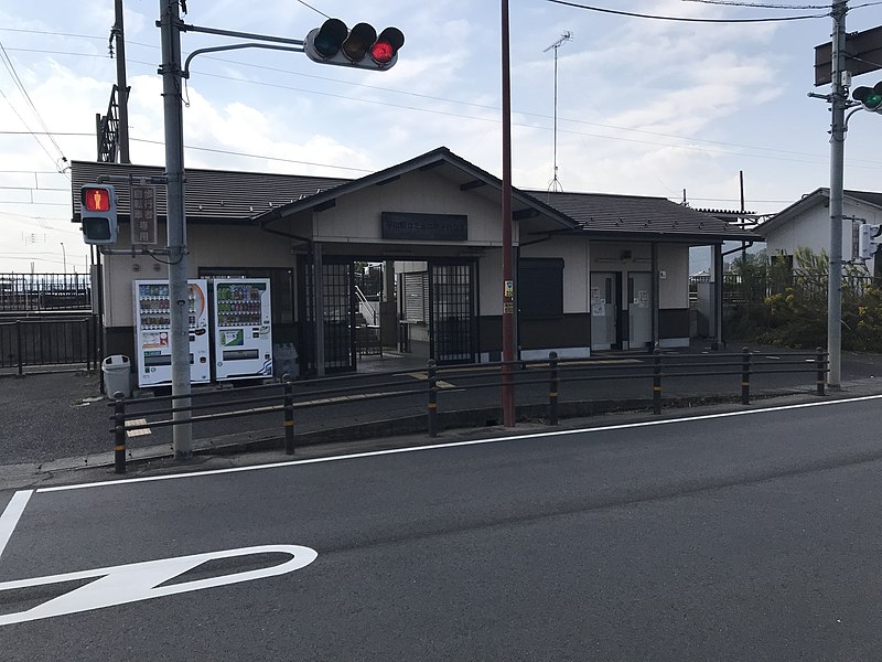 File:Hitara station building 20191031.jpg