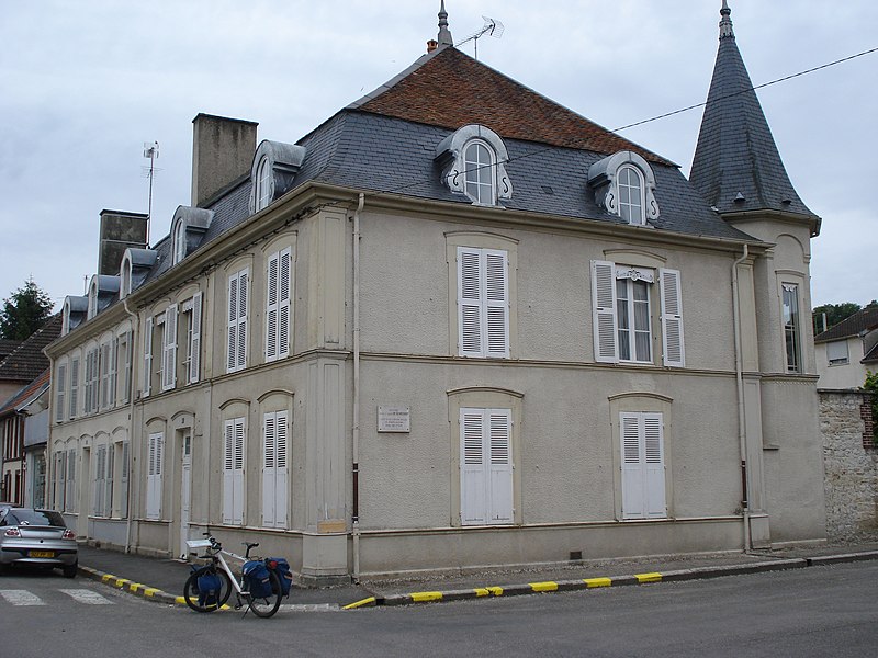 File:Maison des Goncourt, Bar-sur-Seine.JPG