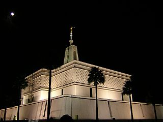 墨西哥城墨西哥聖殿（英語：Mexico_City_Mexico_Temple）