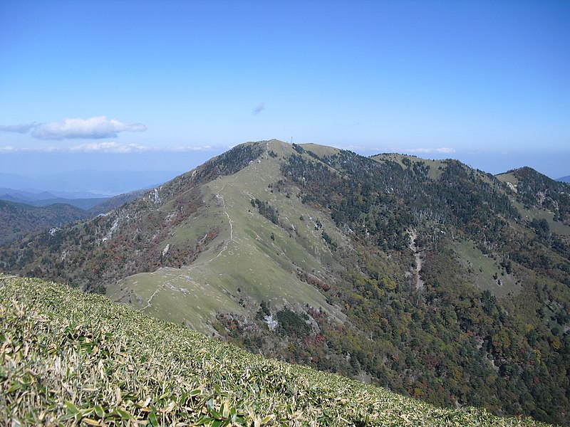 Archivo:Mt.Tsurugisan.jpg