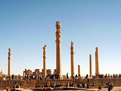 Columnas y elementos de columnas (Apadana)