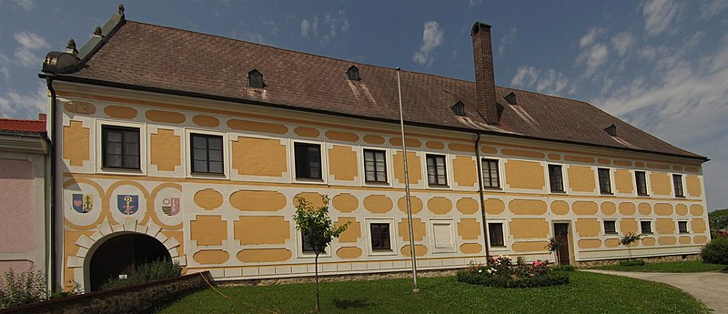 File:Pfarrhof in Großschönau.jpg