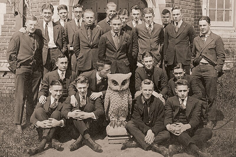 File:Reed-students-doyle-owl.jpg