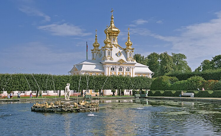 Дворцовая церковь в Петергофе (архитектор Б. Ф. Растрелли)