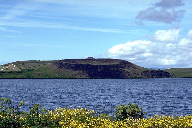 Файл:MyvatnPseudoCraters.jpg