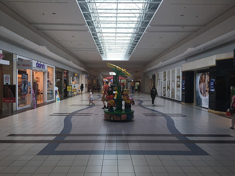 File:Neshaminy Mall Boscov's wing.jpg