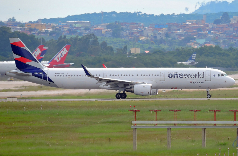 File:PT-XPB (LATAM Airlines Brasil).png