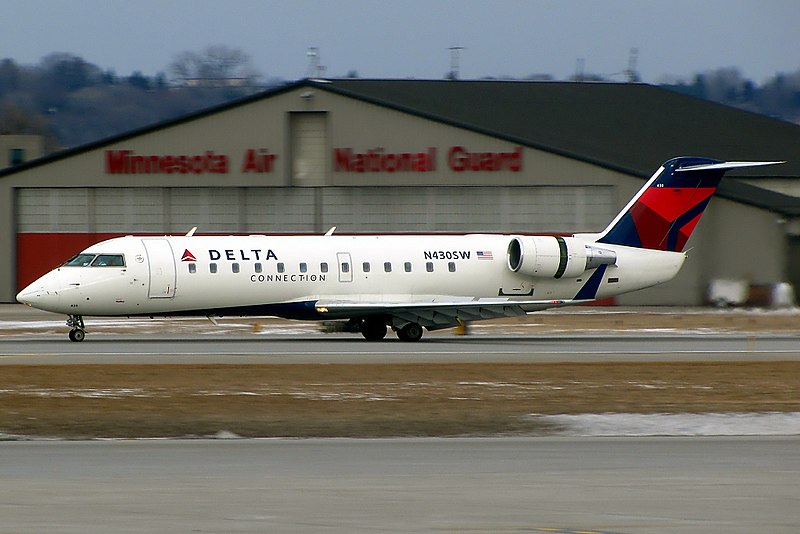 File:SkyWestCRJ200MSP.jpg