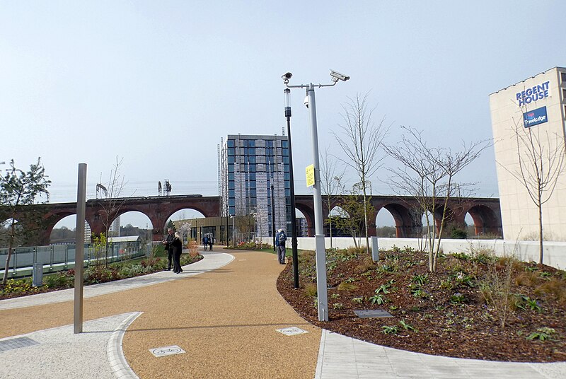 File:Viaduct Park (geograph 7738070).jpg