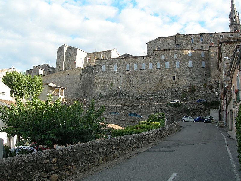 Archivo:Chateau de joyeuse.jpg