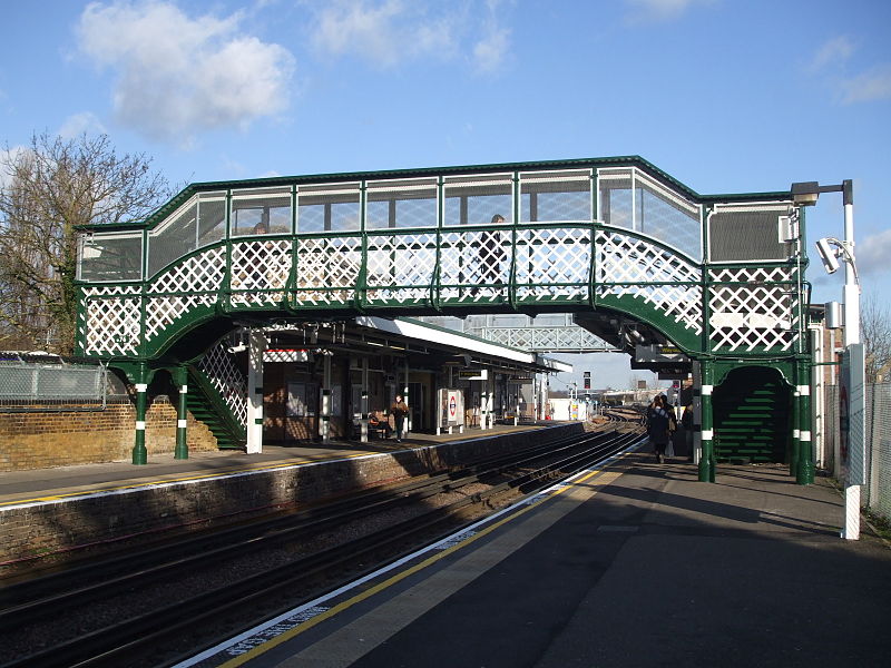 File:Debden stn east.JPG