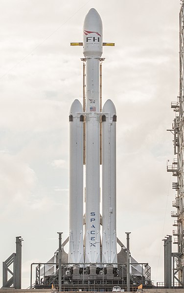 Файл:Falcon Heavy cropped.jpg