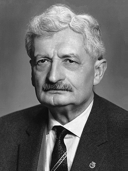 Archivo:Hermann Oberth 1950s.jpg