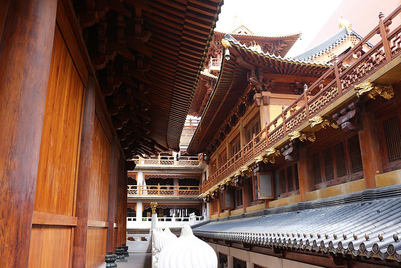 File:Jing'an Temple inside.jpg