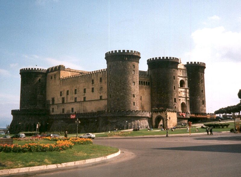 File:Napoli Maschio Angioino.jpg