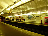 Line 6 platforms at Pasteur