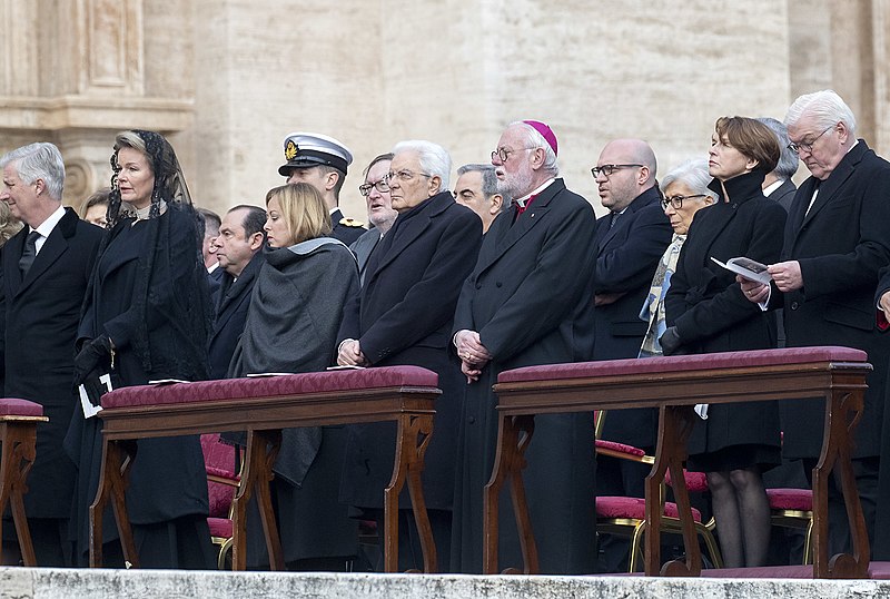 File:Ratzinger funeral (02).jpg