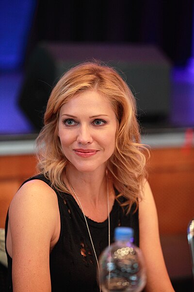 File:Tricia Helfer 2017 fedcon.jpg