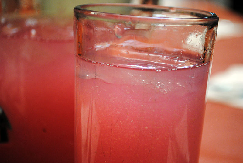 File:Agua de guayaba.jpg