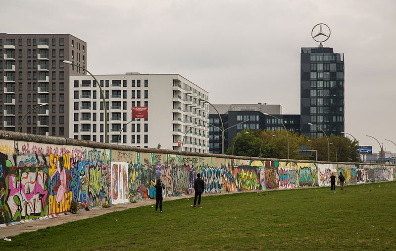 File:Berlin Wall (15305565944).jpg