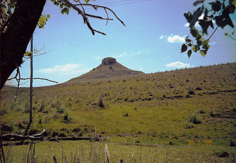 Archivo:Cerro Batoví.JPG