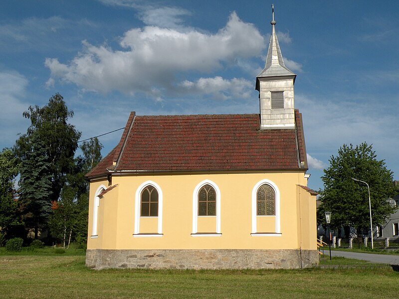 File:Kapelle in Thaures.jpg