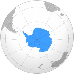 This map uses an orthographic projection, near-polar aspect. The South Pole is near the center, where longitudinal lines converge.