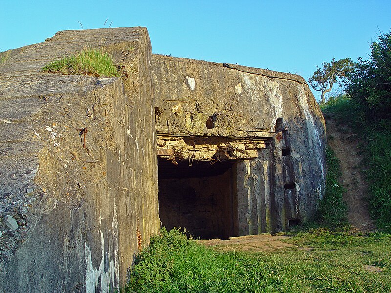 File:OmahaBeachBunker1.jpg