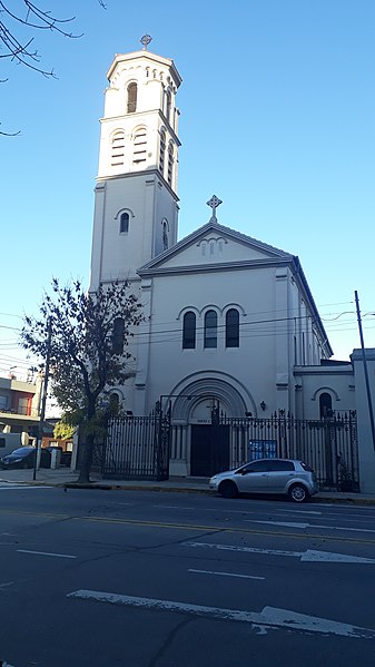 Archivo:Parroquia Santo Cristo.jpg